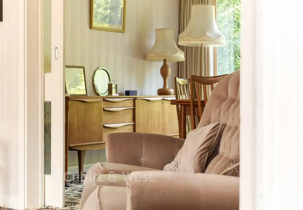 Internal Lifestyle Photograph - Carlton Road, Redhill, Surrey - Wards of Kent