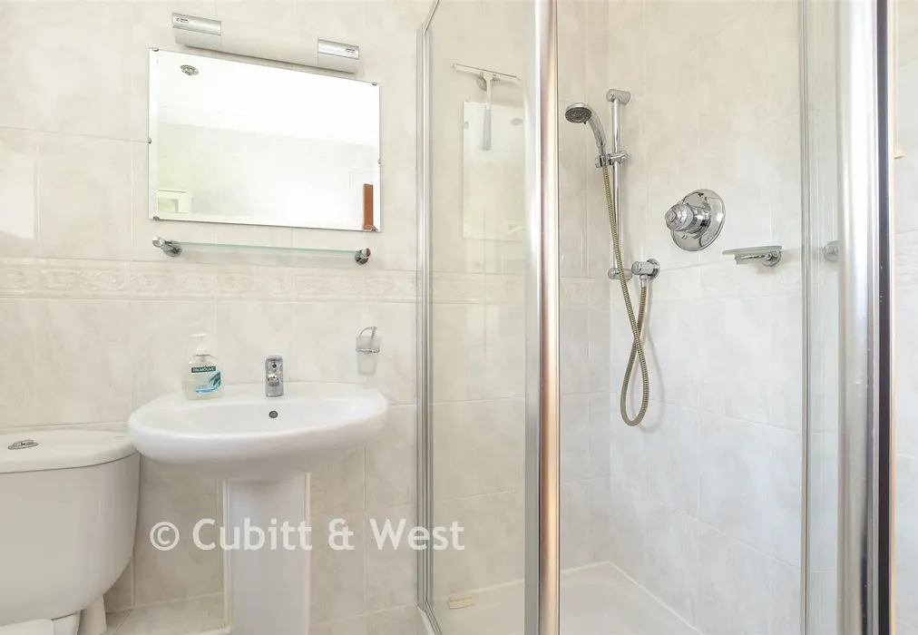 En-Suite Shower Room - Carlton Road, Redhill, Surrey - Wards of Kent
