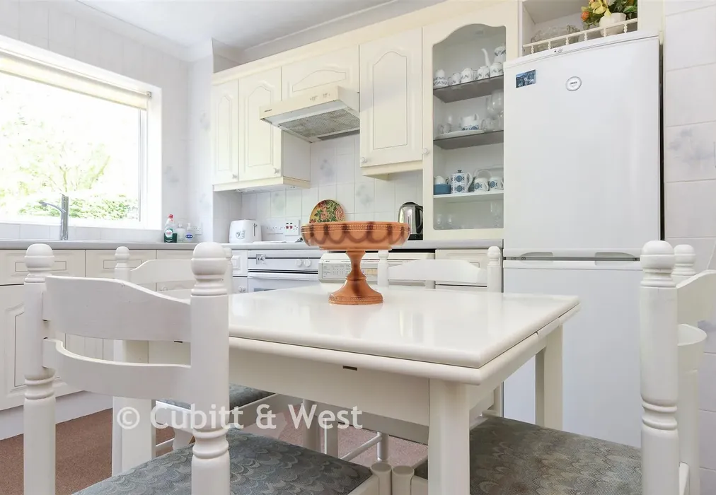 Internal Lifestyle Photograph - Carlton Road, Redhill, Surrey - Wards of Kent
