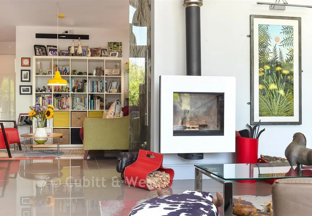Internal Feature - Masons Bridge Road, Redhill, Surrey - Wards of Kent