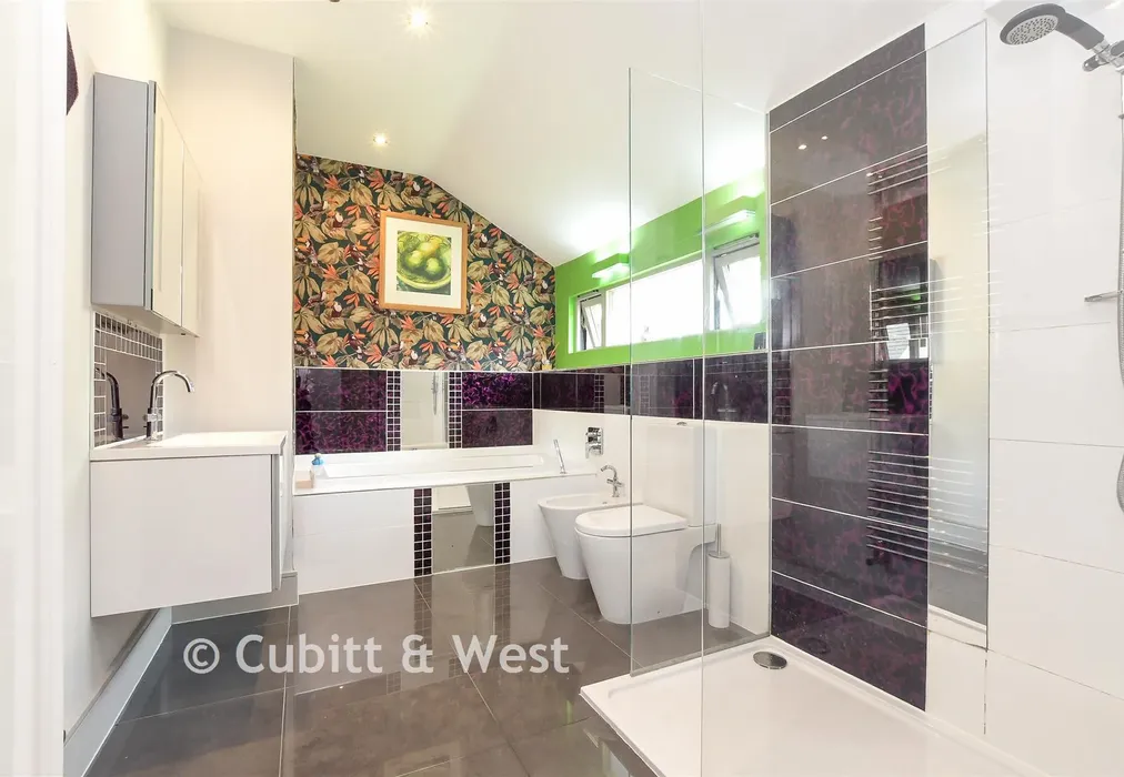 En-Suite Bathroom - Masons Bridge Road, Redhill, Surrey - Wards of Kent