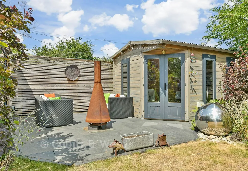 Workshop/Outbuildings - Masons Bridge Road, Redhill, Surrey - Wards of Kent