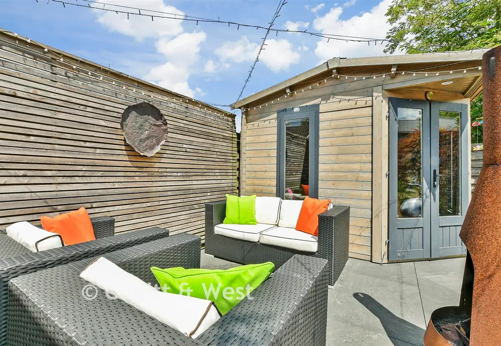 Workshop/Outbuildings - Masons Bridge Road, Redhill, Surrey - Wards of Kent