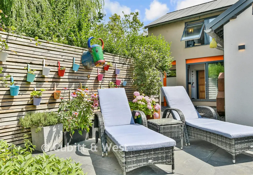 External Lifestyle Photograph - Masons Bridge Road, Redhill, Surrey - Wards of Kent