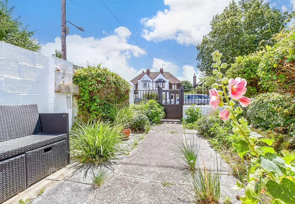 Front Garden - St. Andrew's Road, Littlestone, New Romney, Kent - Wards of Kent