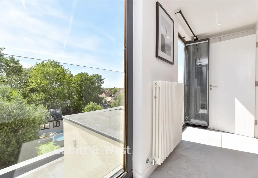 Internal Lifestyle Photograph - Morley Road, Sutton, Surrey - Wards of Kent