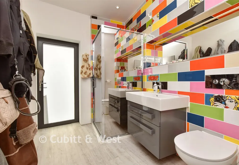 Shower Room - Morley Road, Sutton, Surrey - Wards of Kent
