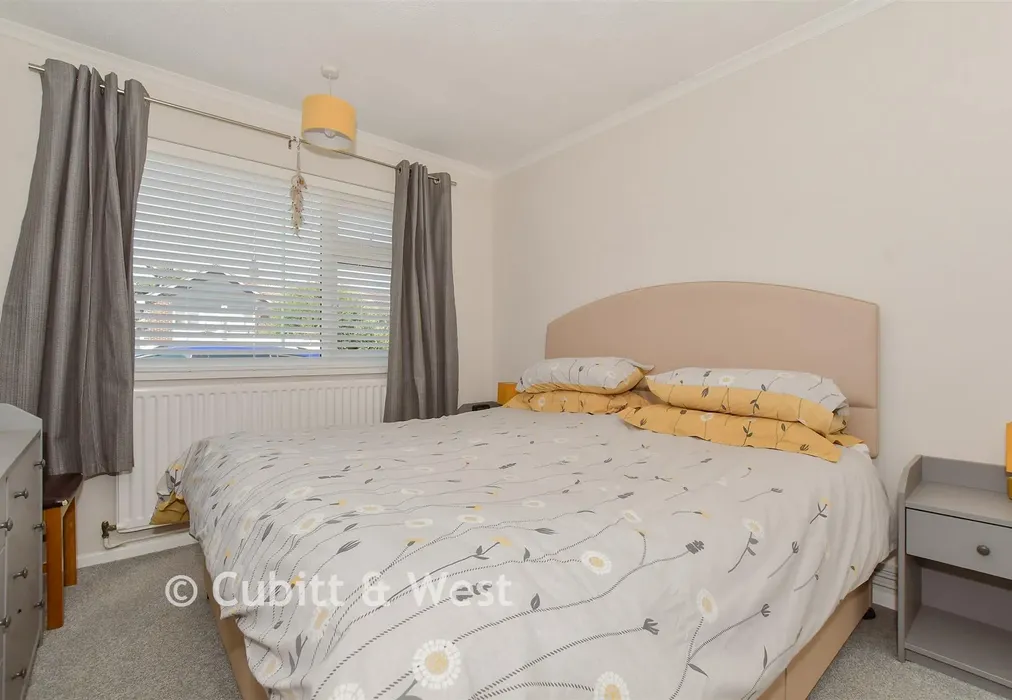 Bedroom 1 - Farhalls Crescent, Horsham, West Sussex - Wards of Kent