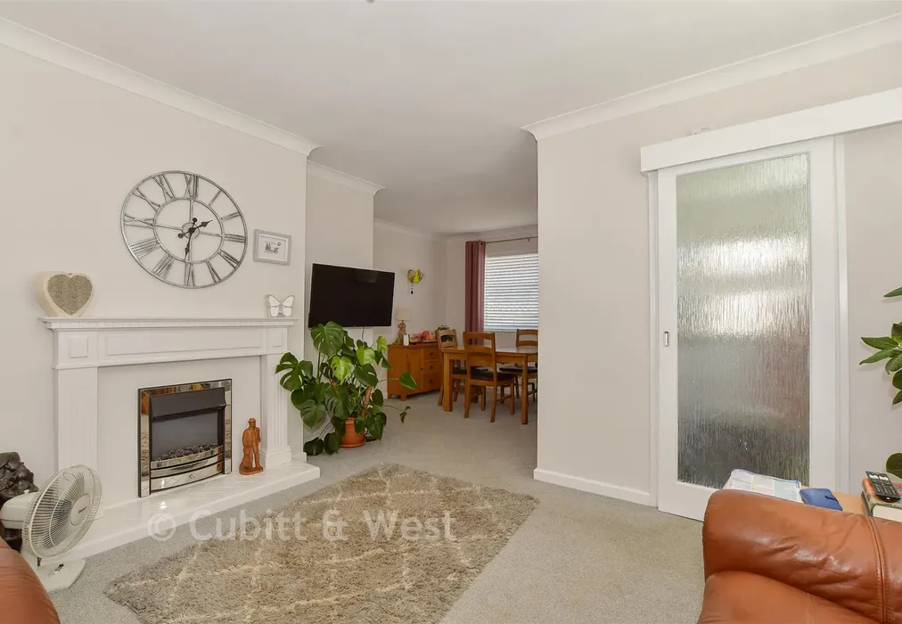 Lounge/Dining Room - Farhalls Crescent, Horsham, West Sussex - Wards of Kent