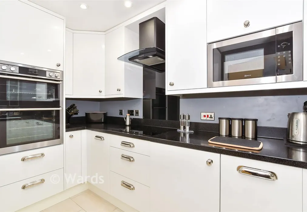 Kitchen - Queensgate, Maidstone, Kent - Wards of Kent