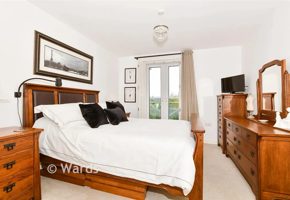 Bedroom 1 - Queensgate, Maidstone, Kent - Wards of Kent