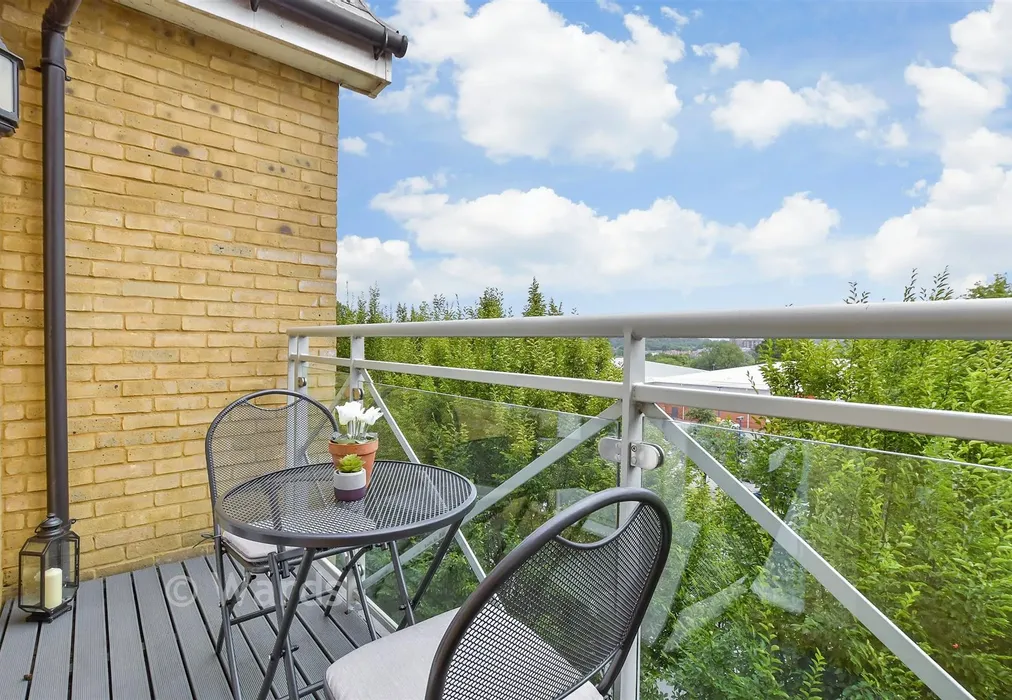 Balcony / Terrace - Queensgate, Maidstone, Kent - Wards of Kent