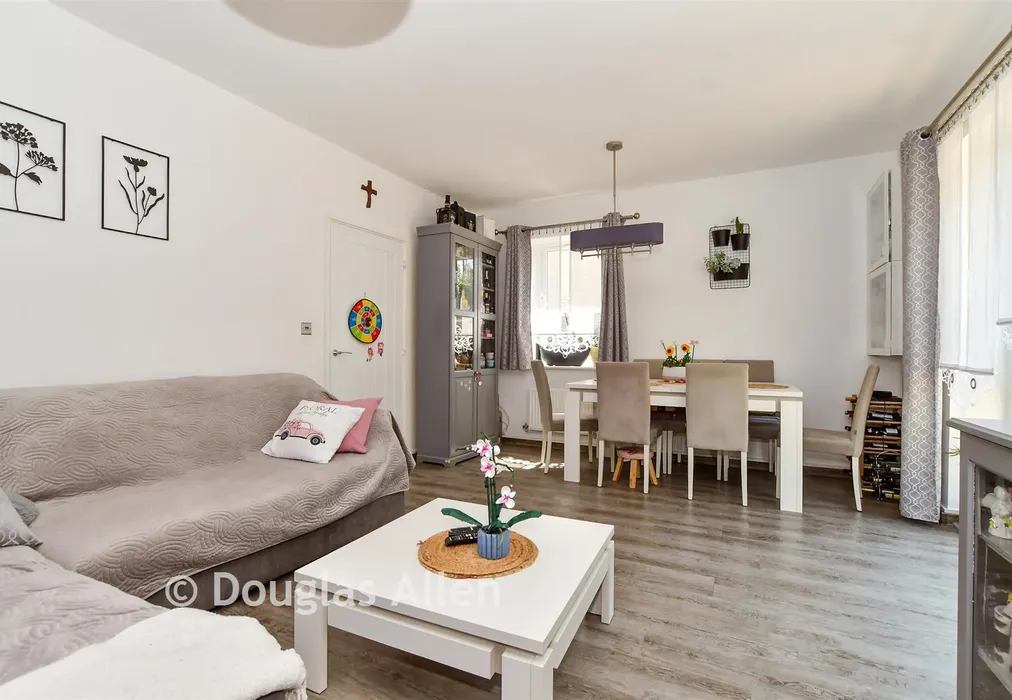 Lounge/Diner - Marine Crescent, Ilford, Essex - Wards of Kent
