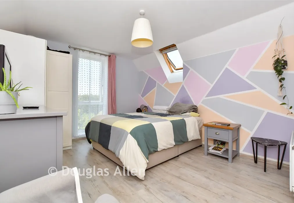 Bedroom 1 - Marine Crescent, Ilford, Essex - Wards of Kent