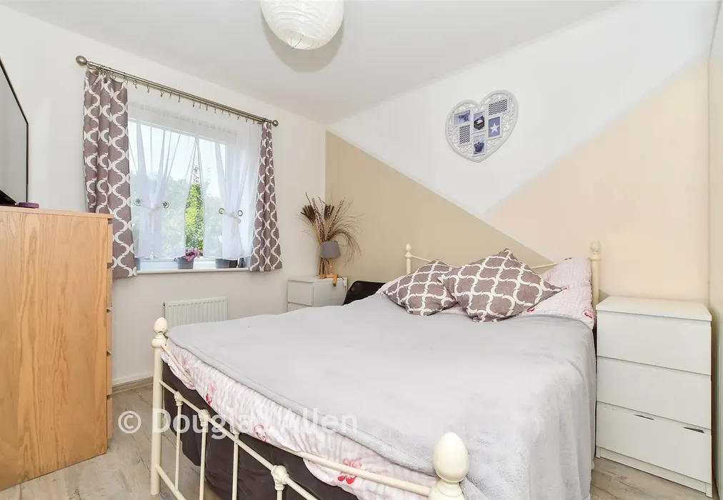 Bedroom 2 - Marine Crescent, Ilford, Essex - Wards of Kent