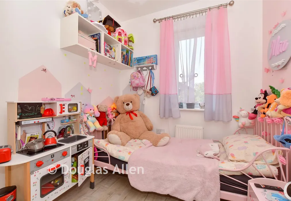 Bedroom 4 - Marine Crescent, Ilford, Essex - Wards of Kent