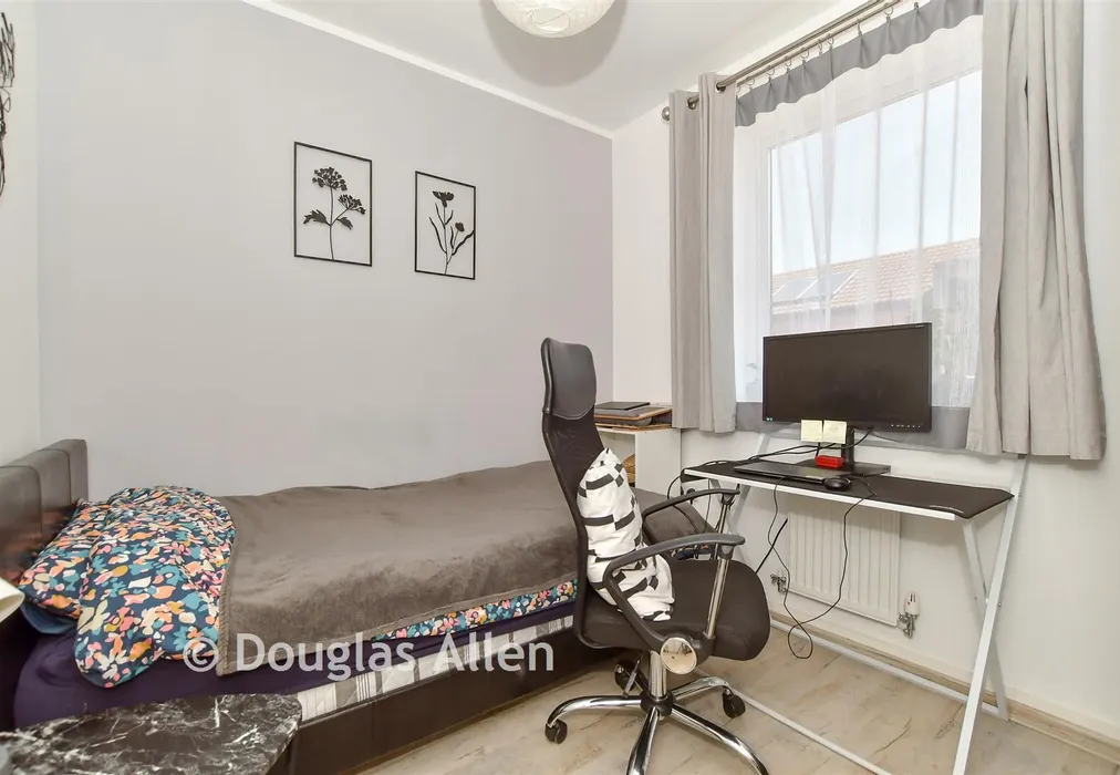 Bedroom 3 - Marine Crescent, Ilford, Essex - Wards of Kent