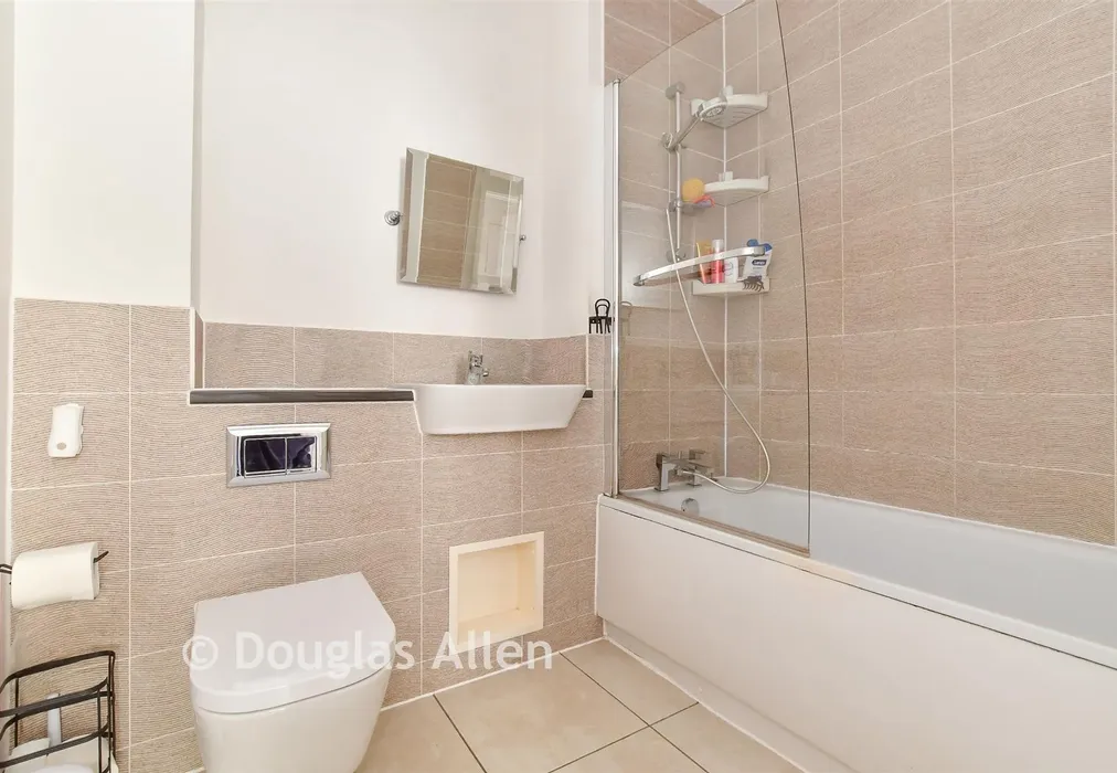Bathroom - Marine Crescent, Ilford, Essex - Wards of Kent