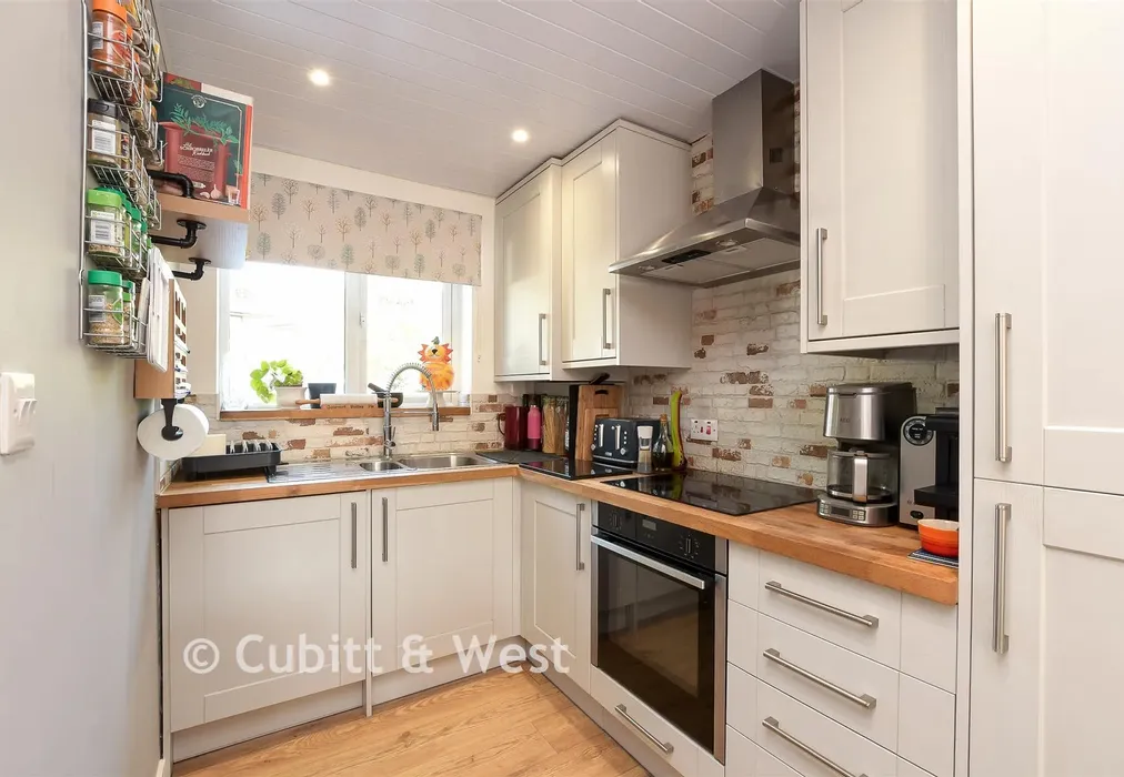 Kitchen Lounge/Diner - Carlton Tye, Horley, Surrey - Wards of Kent