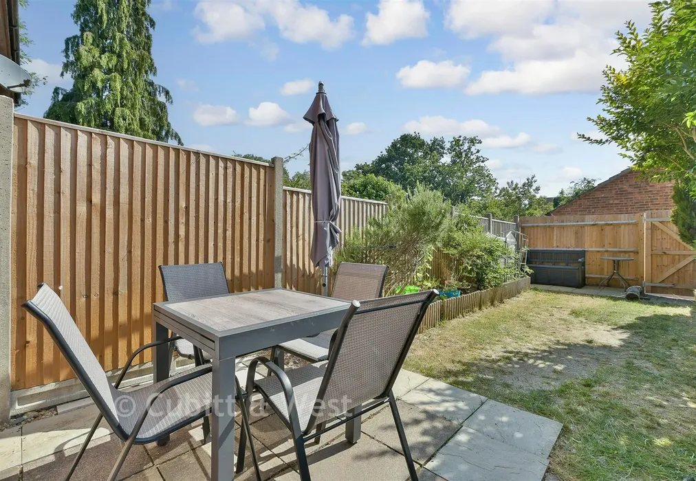 Rear Garden - Carlton Tye, Horley, Surrey - Wards of Kent