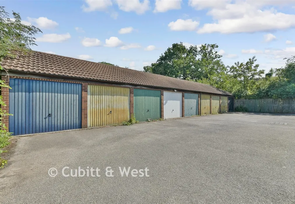 Garage - Carlton Tye, Horley, Surrey - Wards of Kent