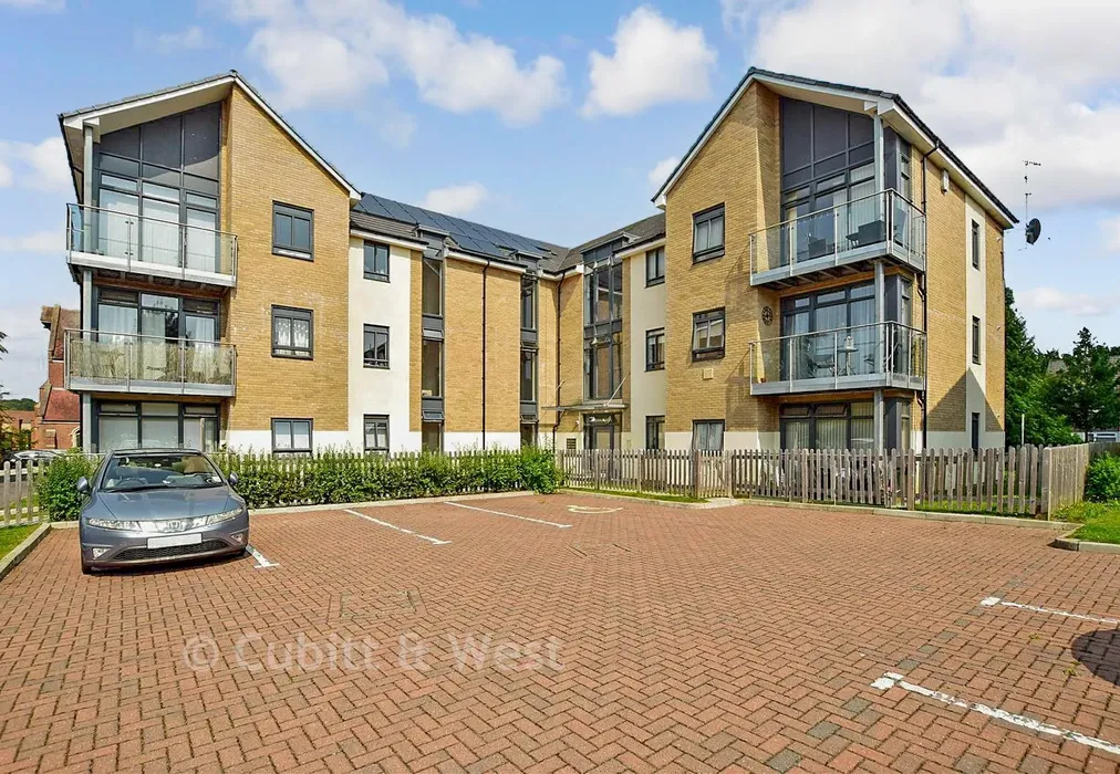 Front Shot - Carlton Road, Redhill, Surrey - Wards of Kent