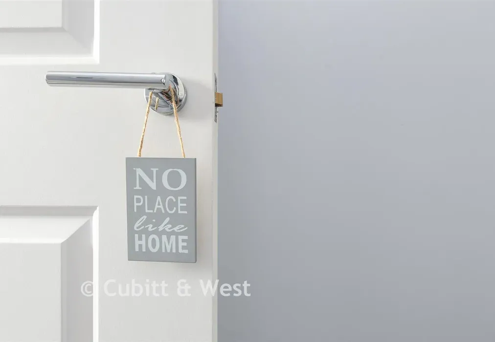 Internal Lifestyle Photograph - Carlton Road, Redhill, Surrey - Wards of Kent