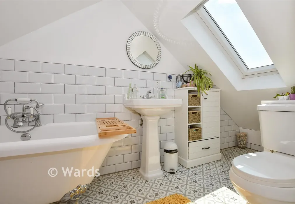 En-Suite Bathroom - Valley Drive, Loose, Maidstone, Kent - Wards of Kent
