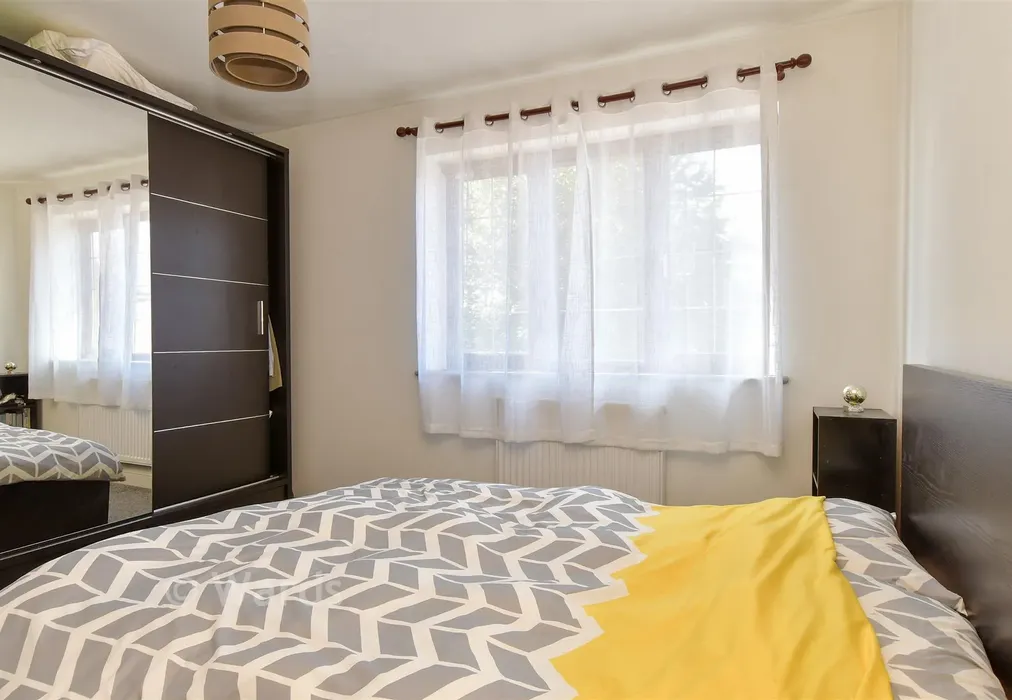 Bedroom 1 - School Crescent, Godshill, Kent - Wards of Kent