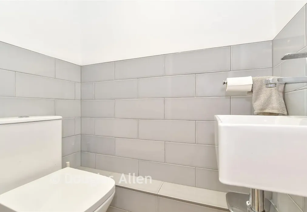 Cloakroom - Jewel Road, Walthamstow - Wards of Kent