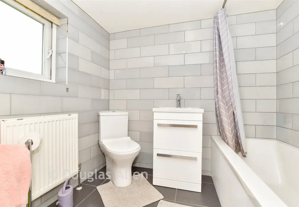 En-Suite - Jewel Road, Walthamstow - Wards of Kent