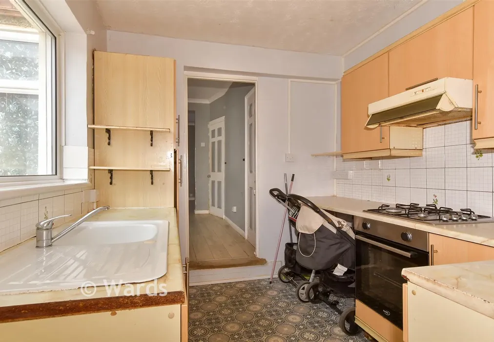 Kitchen - Cavendish Avenue, Gillingham, Kent - Wards of Kent