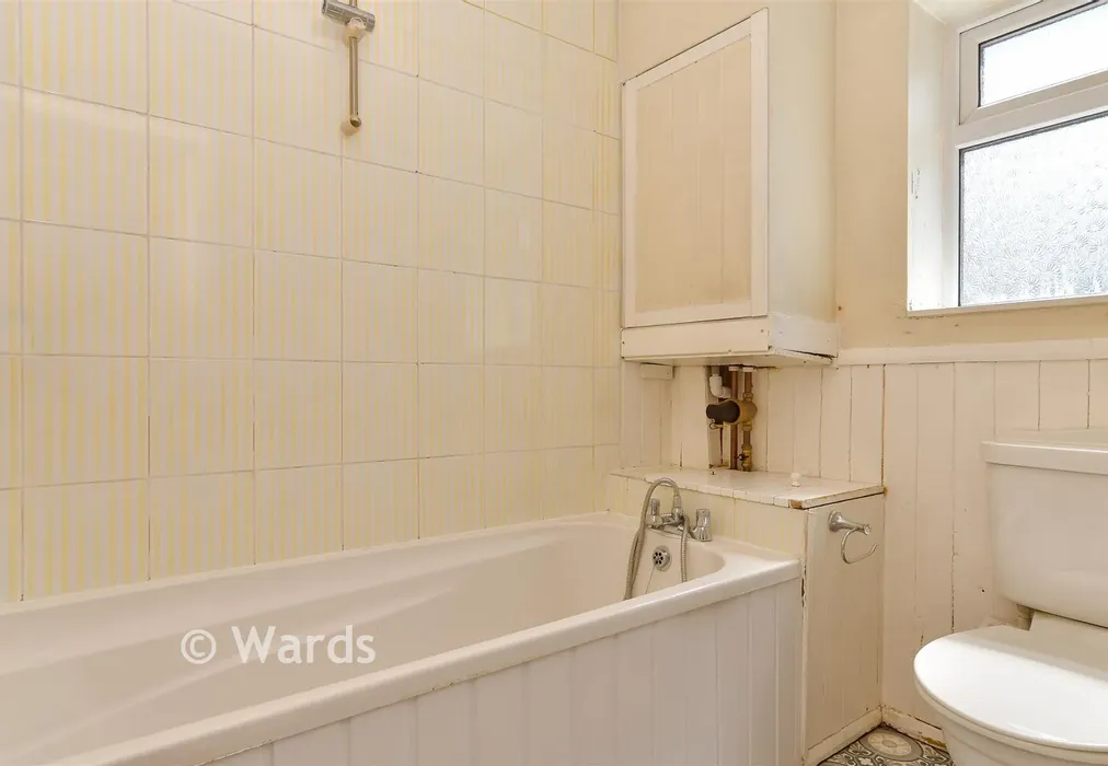 Bathroom - Cavendish Avenue, Gillingham, Kent - Wards of Kent