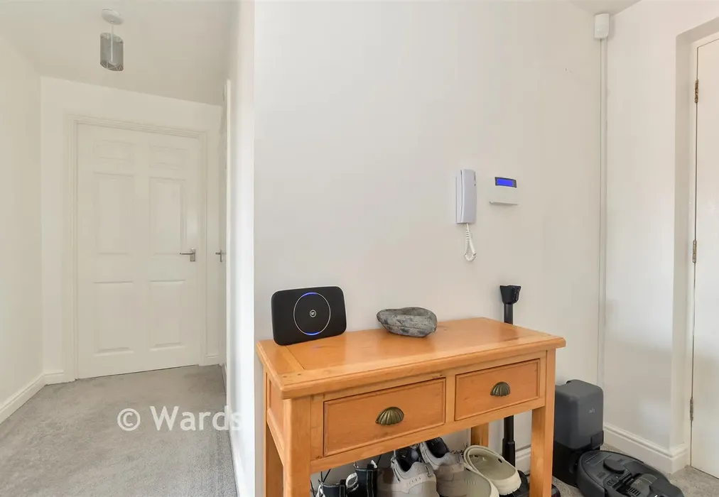 Entrance Hall - Riverbank Way, Ashford, Kent - Wards of Kent