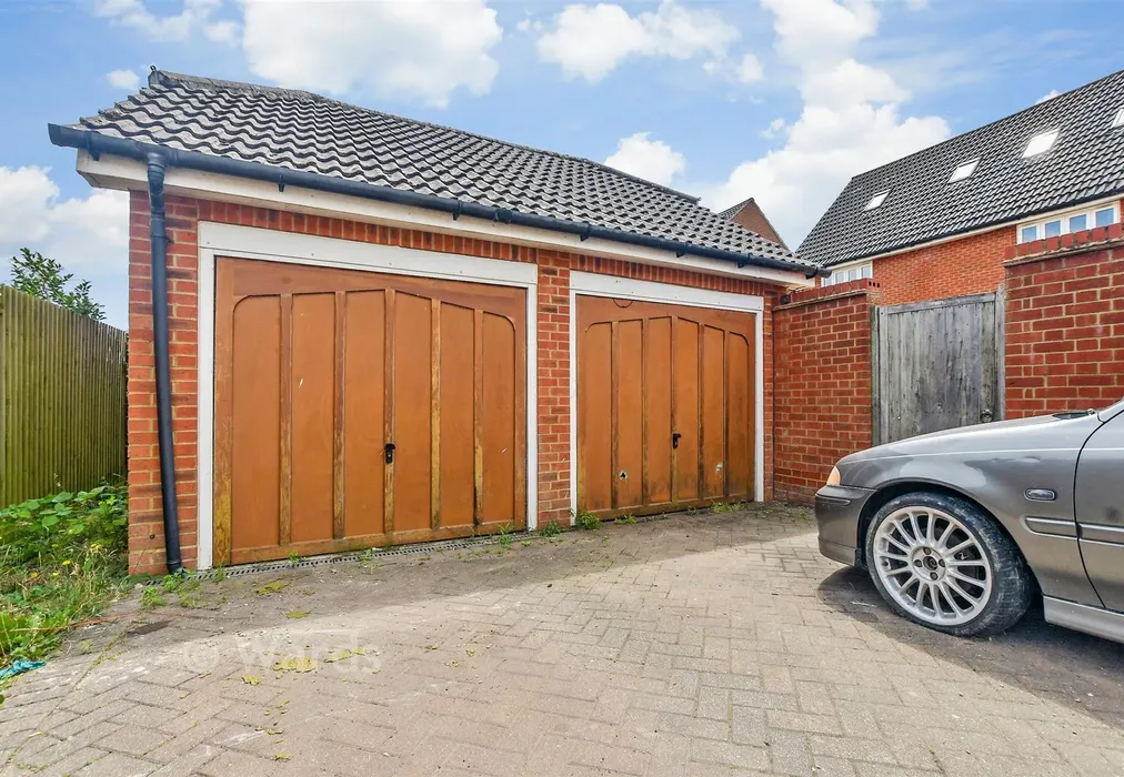 Driveway/Parking - Barley Way, Ashford, Kent - Wards of Kent