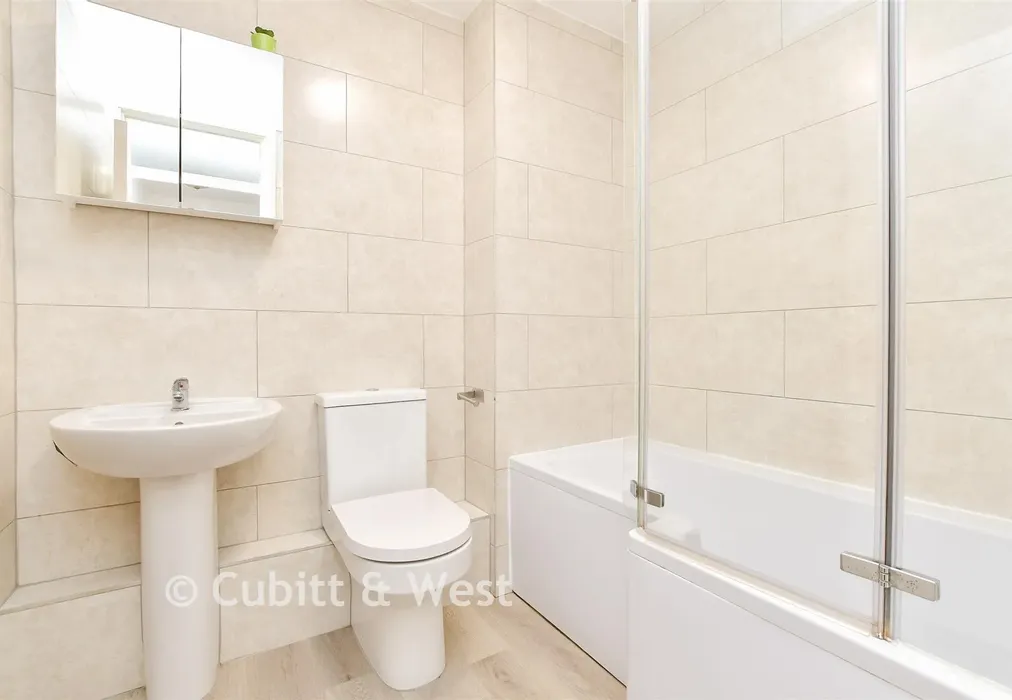 Bathroom - St. James Road, Sutton, Surrey - Wards of Kent