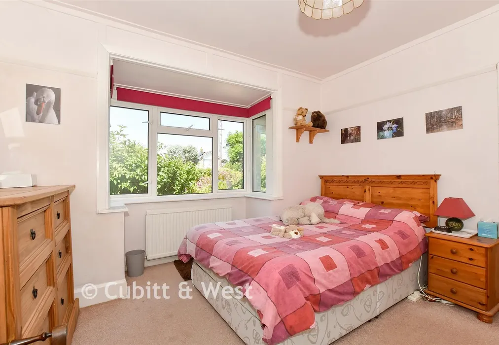 Bedroom 1 - Felpham Gardens, Bognor Regis, West Sussex - Wards of Kent