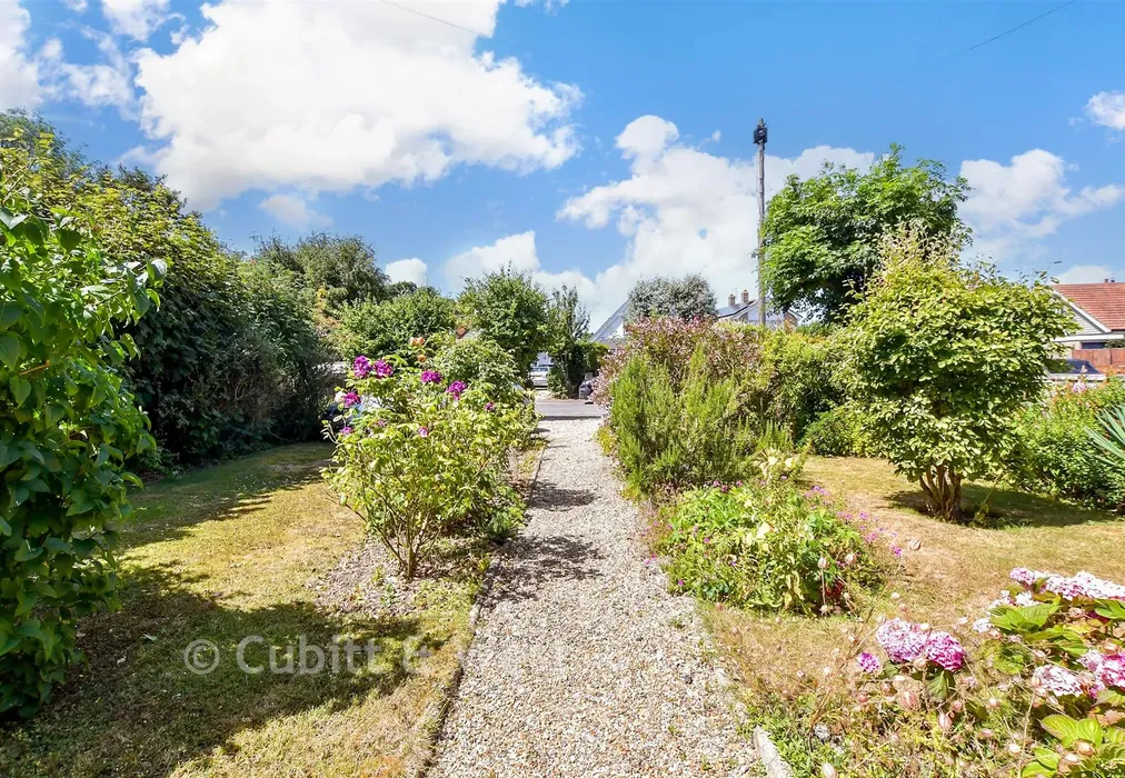 Front Garden - Felpham Gardens, Bognor Regis, West Sussex - Wards of Kent