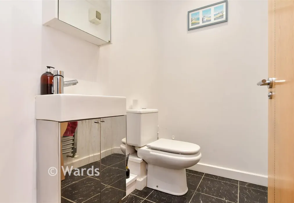 Cloakroom - Parish Close, Broadstairs, Kent - Wards of Kent