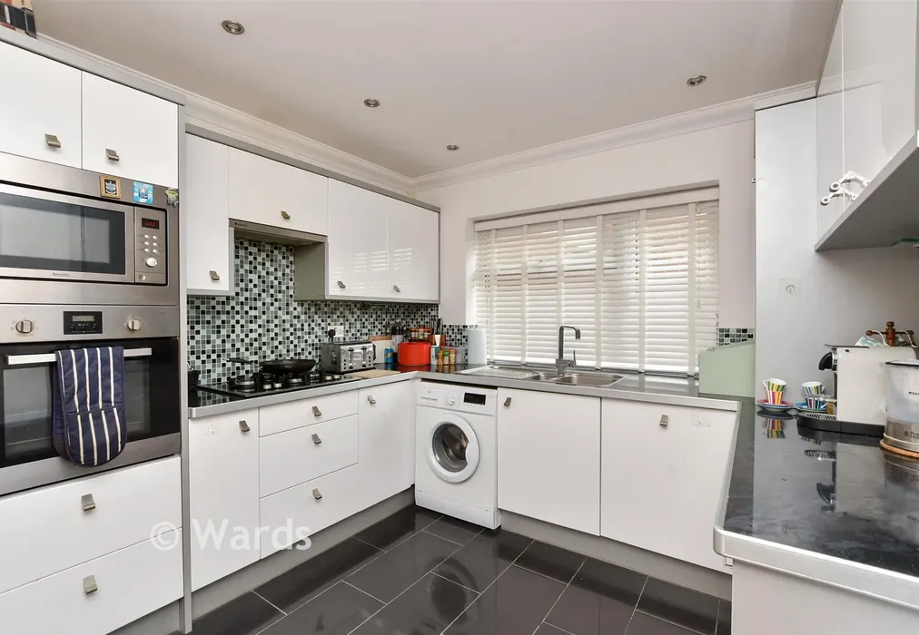Kitchen - Parish Close, Broadstairs, Kent - Wards of Kent