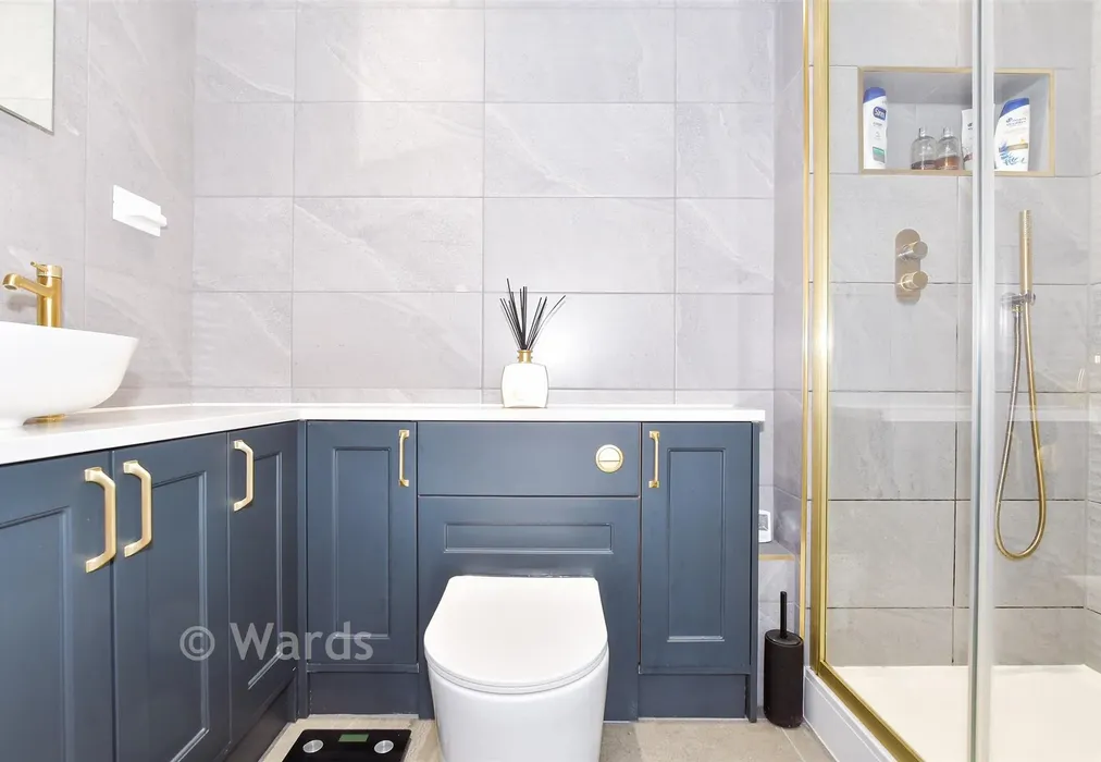 En-Suite Shower Room - Heath Road, Boughton Monchelsea, Maidstone, Kent - Wards of Kent