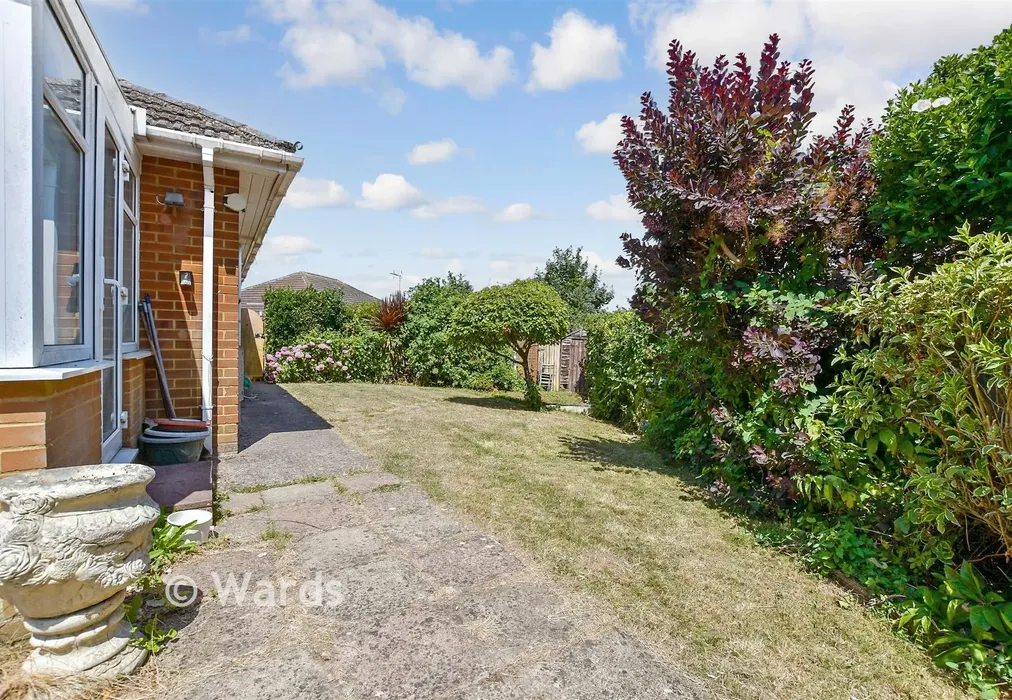 Side Garden - Peak Drive, Eastry, Sandwich, Kent - Wards of Kent