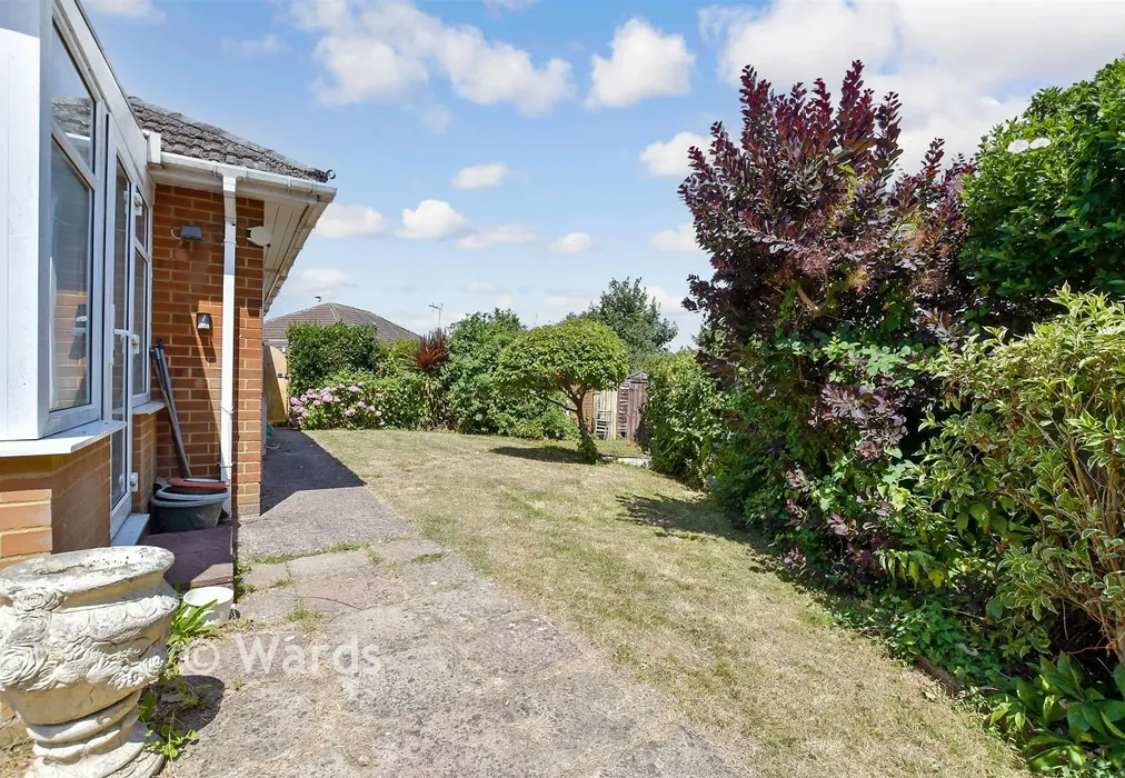 Side Garden - Peak Drive, Eastry, Sandwich, Kent - Wards of Kent
