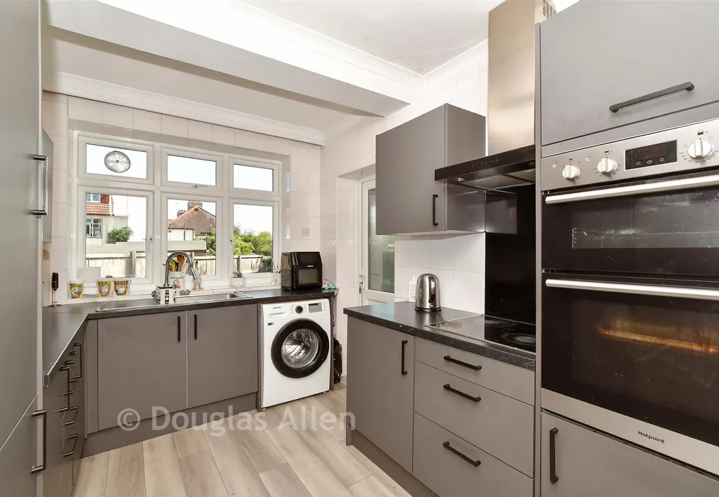Kitchen - Manorway, Woodford Green, Essex - Wards of Kent
