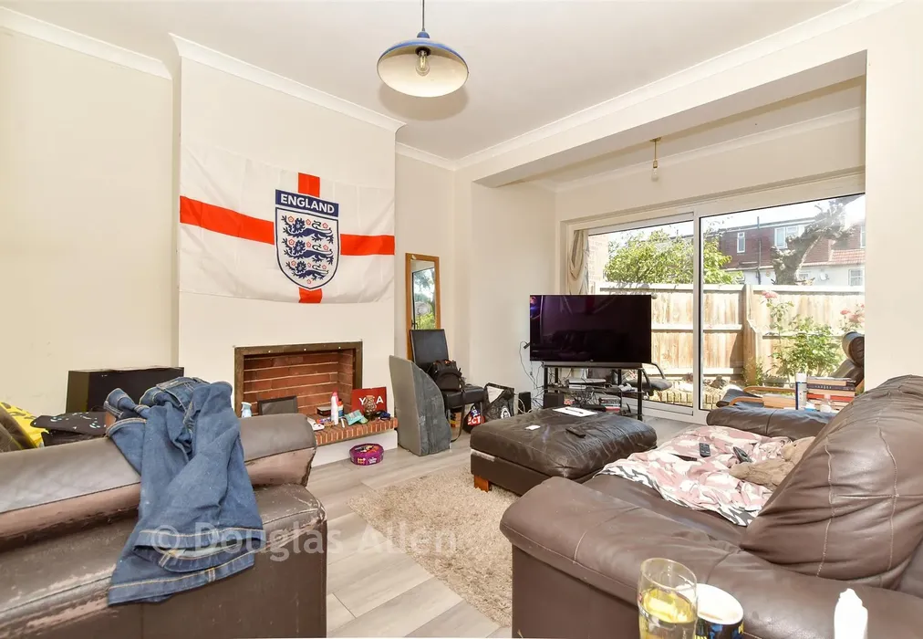 Lounge - Manorway, Woodford Green, Essex - Wards of Kent