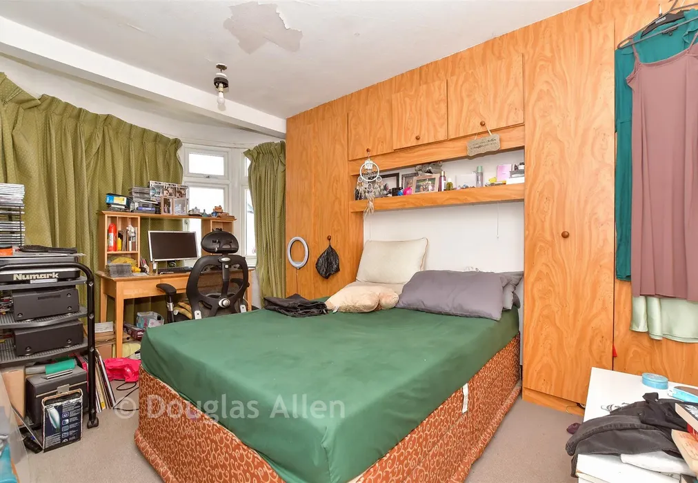 Bedroom 1 - Manorway, Woodford Green, Essex - Wards of Kent