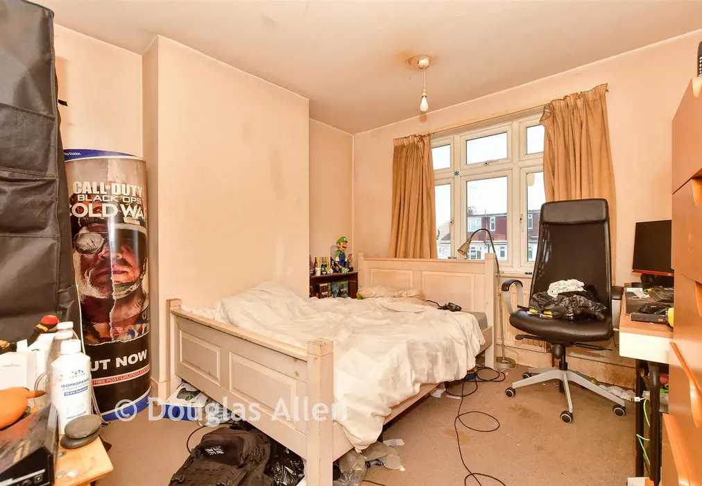 Bedroom 2 - Manorway, Woodford Green, Essex - Wards of Kent