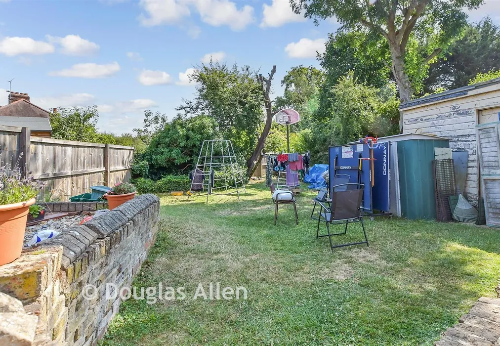 Rear Garden - Manorway, Woodford Green, Essex - Wards of Kent