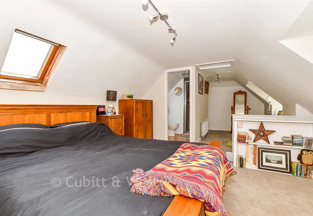 Bedroom 1 - Blackboys, Uckfield, East Sussex - Wards of Kent