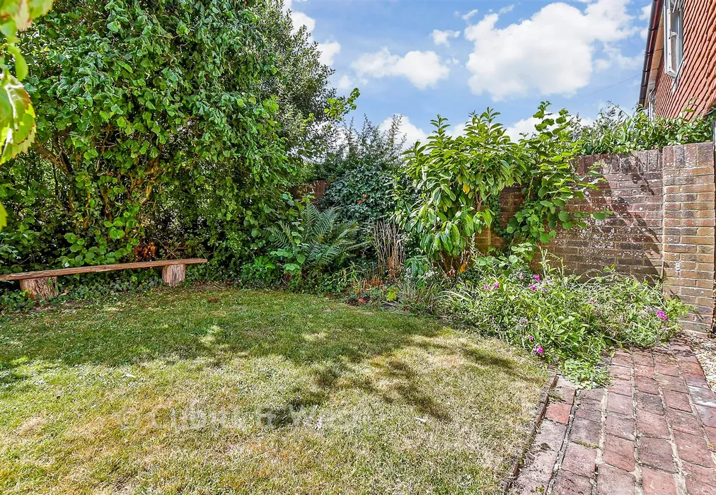 Front Garden - Blackboys, Uckfield, East Sussex - Wards of Kent